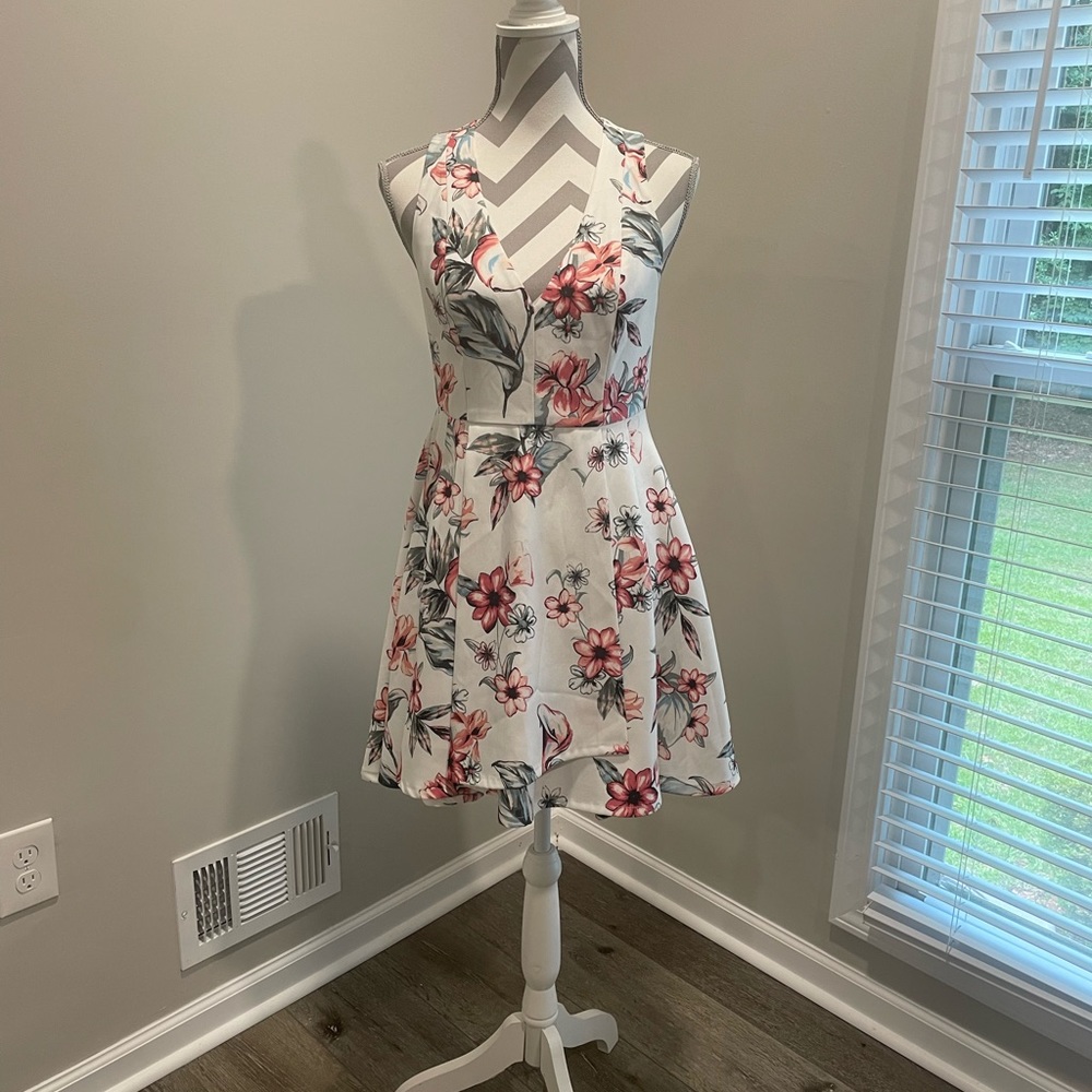 Lulu’s floral plunge neck dress.